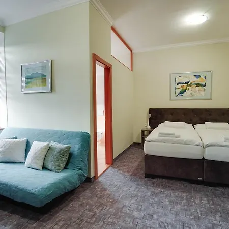 Hotel Hradbova Old Town &