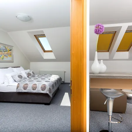 ホテル Hradbova Old Town &