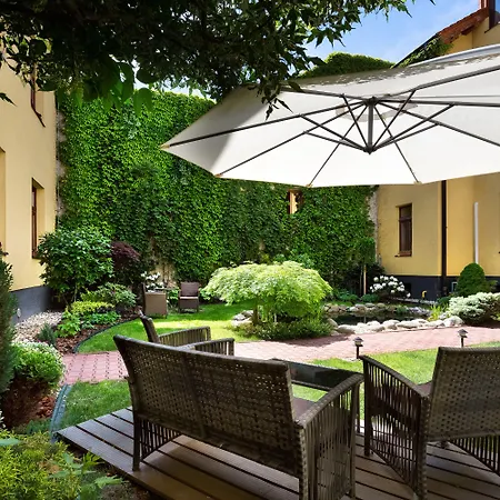 Hradbova Old Town & Hotel