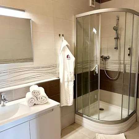 מלון Hradbova Old Town & 3*