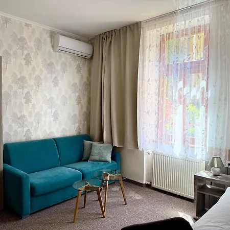 Hotel Hradbova Old Town &