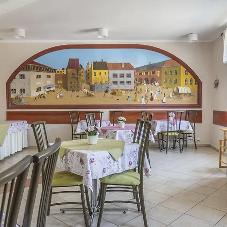 Hradbova Old Town & 3* Košice