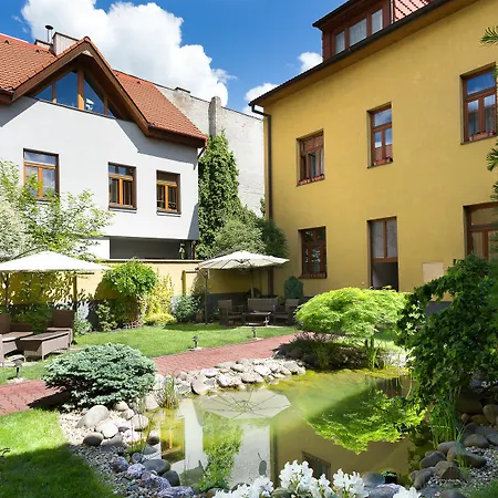 Hradbova Old Town & ホテル