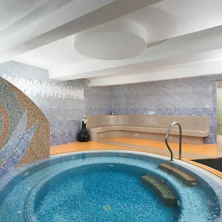 Hradbova & Hotel 3*