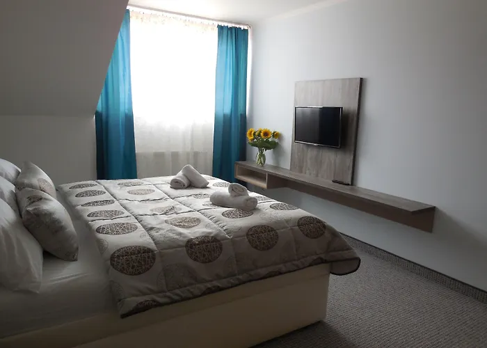 Hradbova Old Town & מלון 3*