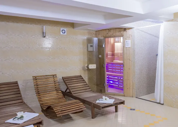 מלון Hradbova Old Town &