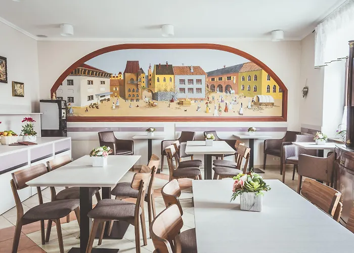 מלון Hradbova Old Town &