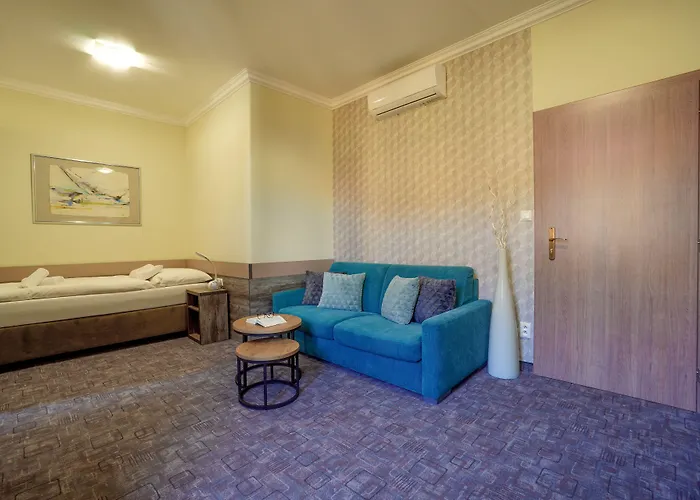 מלון Hradbova Old Town & 3*