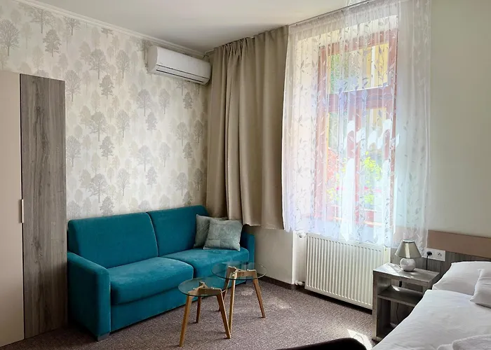 מלון Hradbova Old Town &