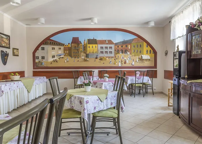 Hradbova Old Town & 3* Kassa